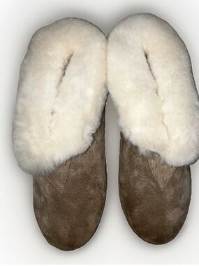 Old Friend slippers Bootie Women's 9 / Men's 7 Beige Suede Sheepskin NWOB cozy